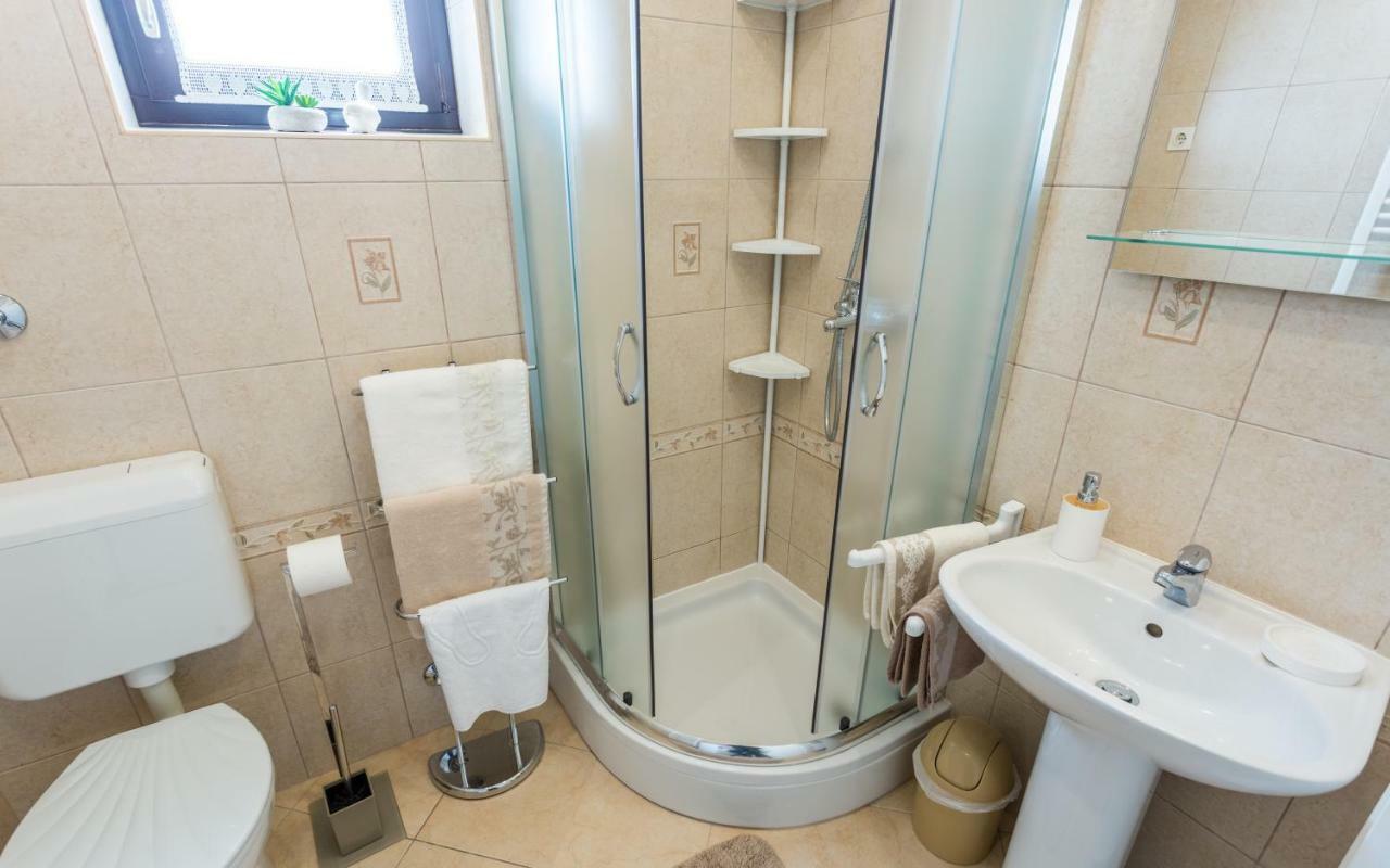 Apartment Smilja Малинська Екстер'єр фото