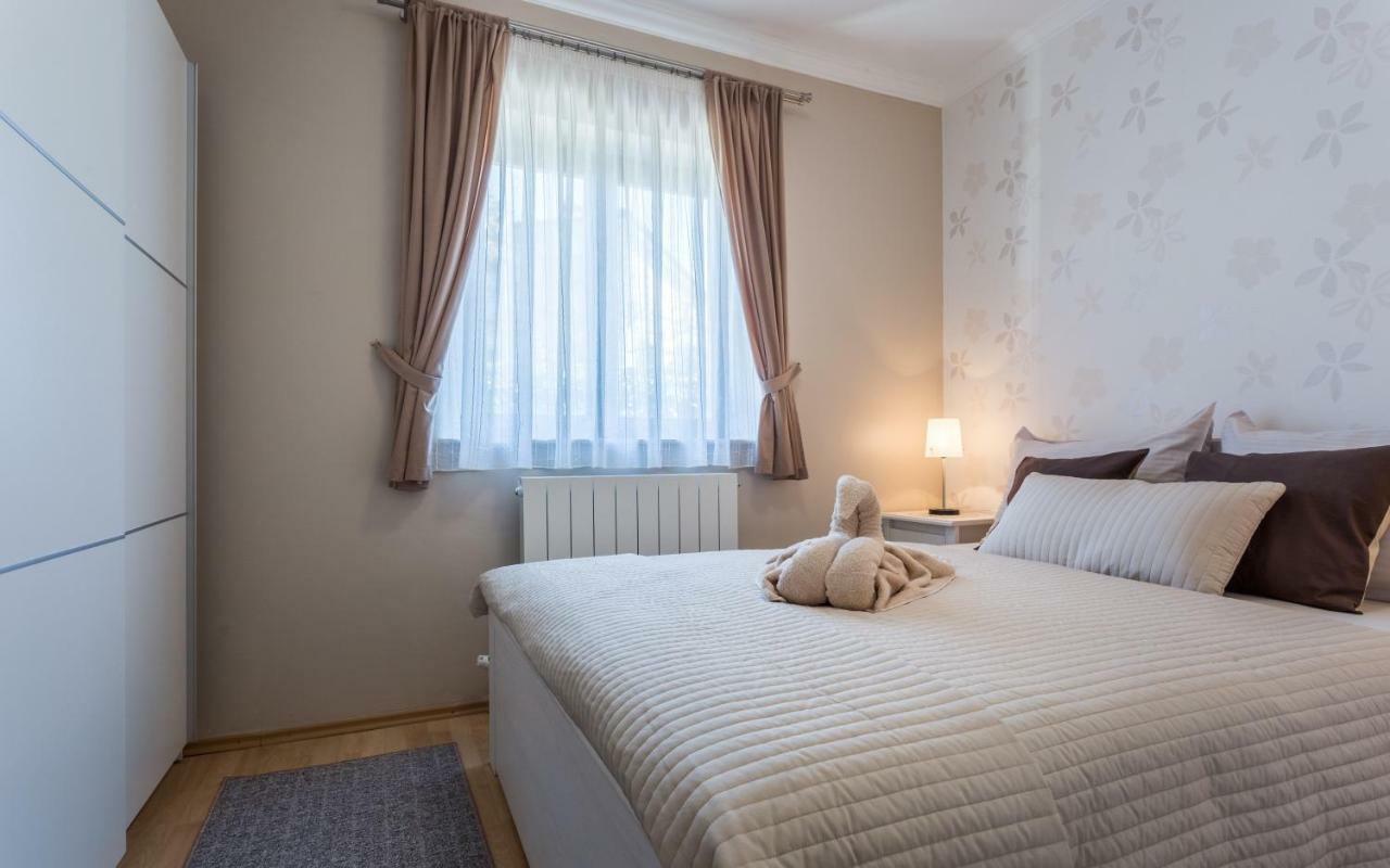 Apartment Smilja Малинська Екстер'єр фото