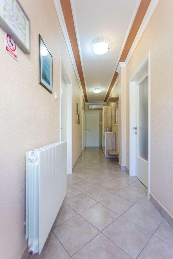 Apartment Smilja Малинська Екстер'єр фото