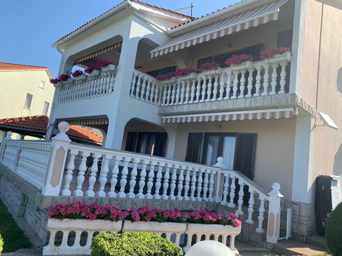 Apartment Smilja Малинська Екстер'єр фото